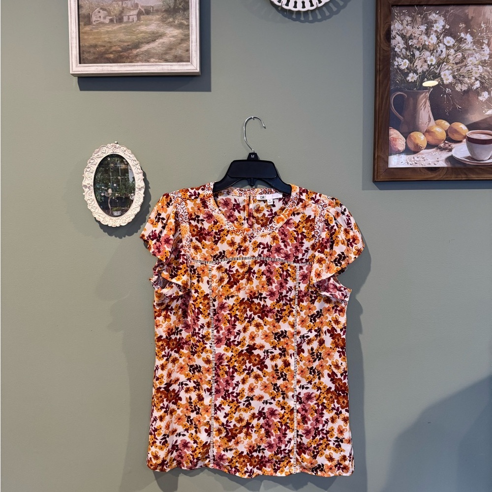 DR2 Floral Blouse with Lace Detail - Picture 2 of 13